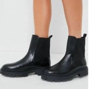 New Schutz Billie Casual Black Leather Lug Outsole Chelsea Boots size 8.5